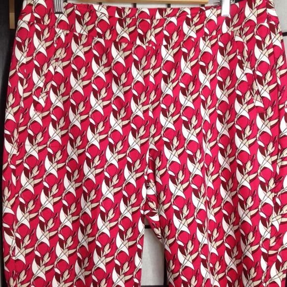 Lane Bryant Capri Floral Pink Cropped Pants Size 16 - Picture 6 of 7